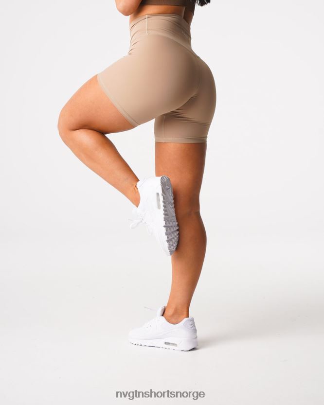 064HD6457 latte Fitness NVGTN kvinner signatur 2.0 shorts