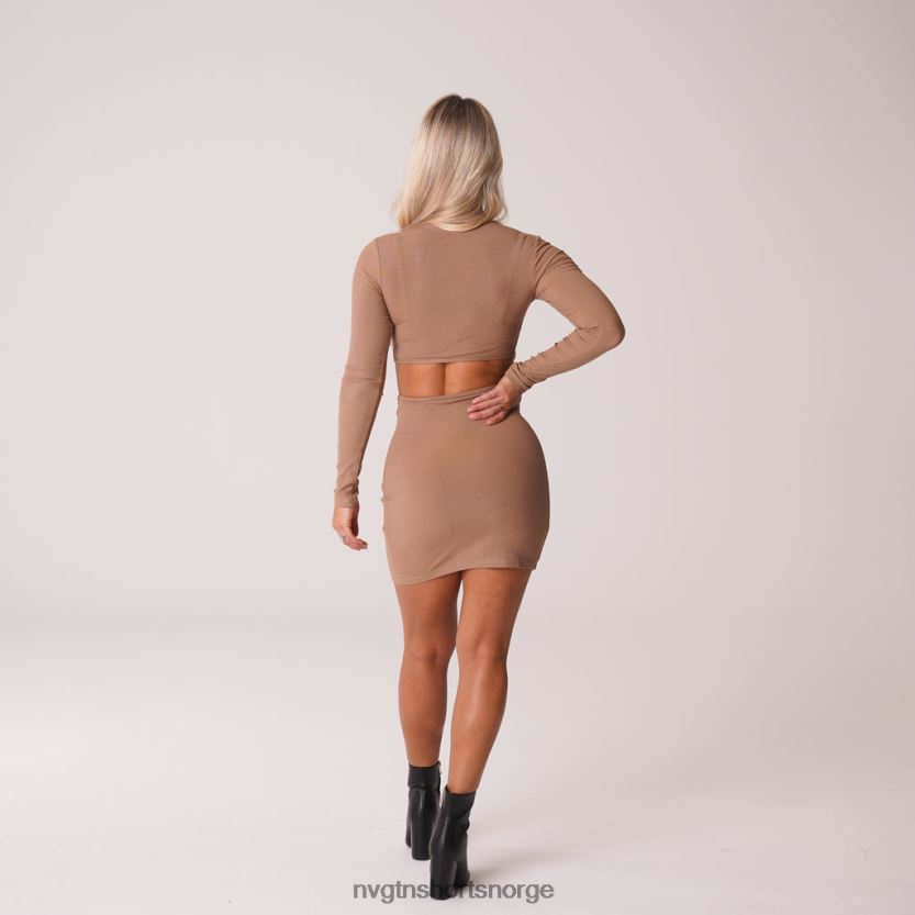 064HD6722 mokka livsstil NVGTN kvinner inn i din ribbestrikkede mock turtleneck midikjole